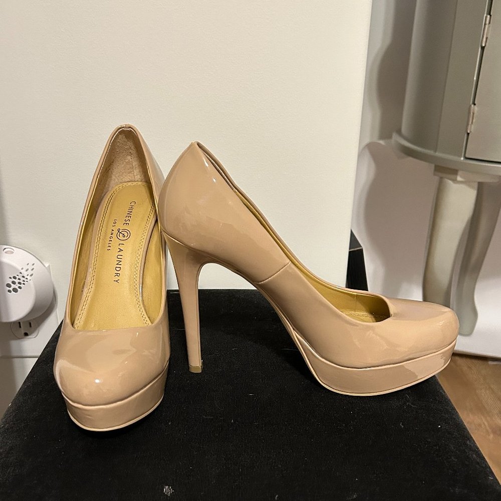 Chinese Laundry Nude pumps, size 8